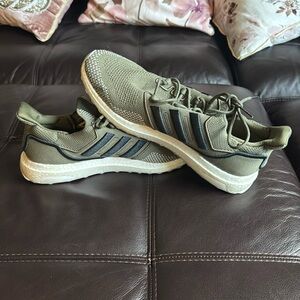 Green/Black ultraboosts